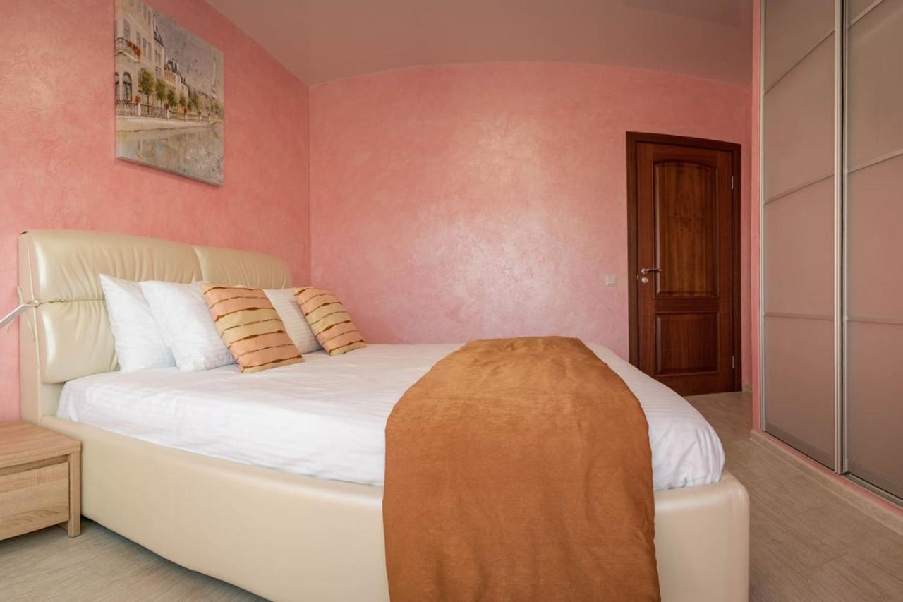 2-room Lux Near Centre Wi-fi Free Apartment *